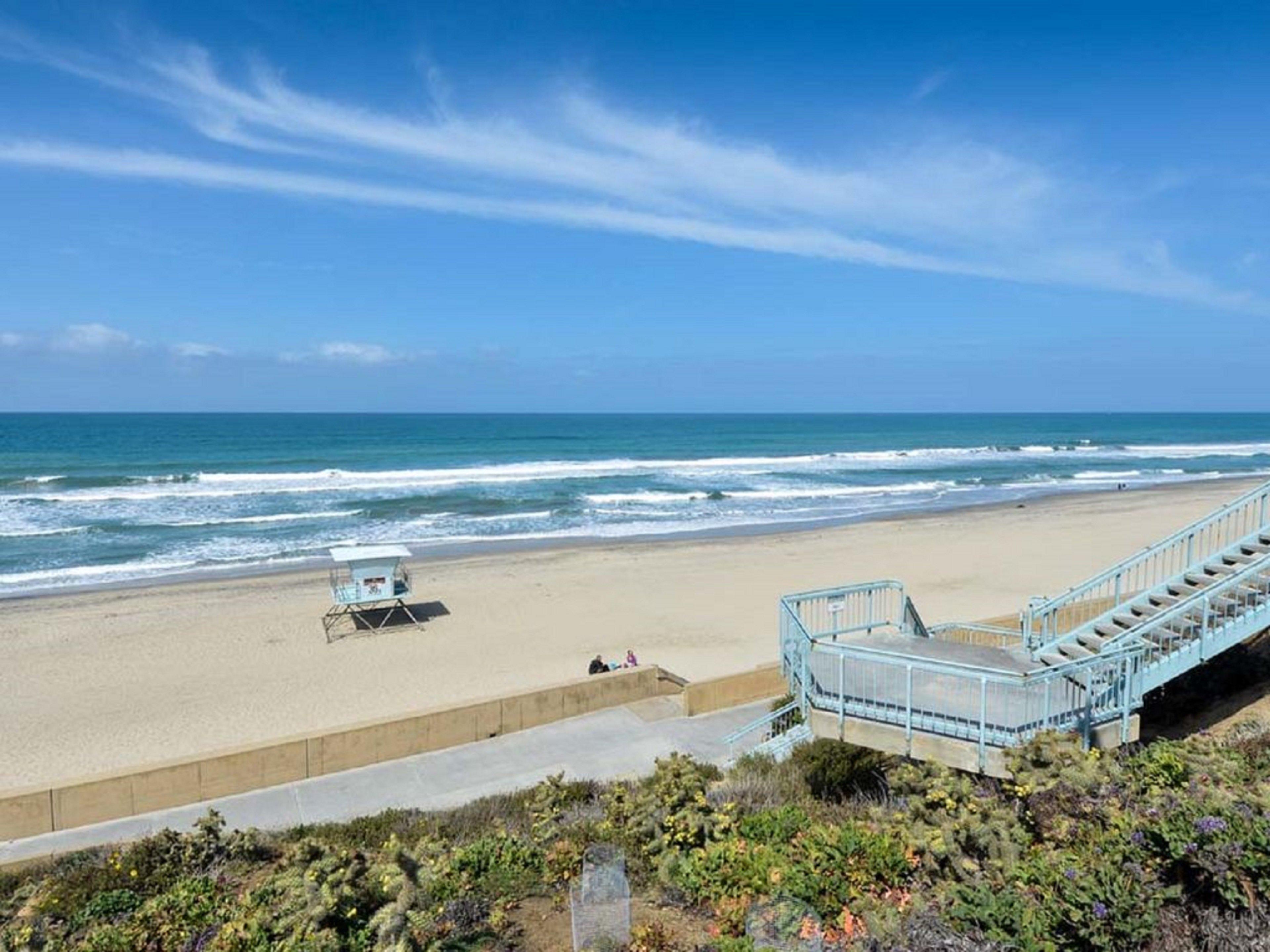 Holiday Inn Express Hotel & Suites Carlsbad Beach By Ihg Exterior photo