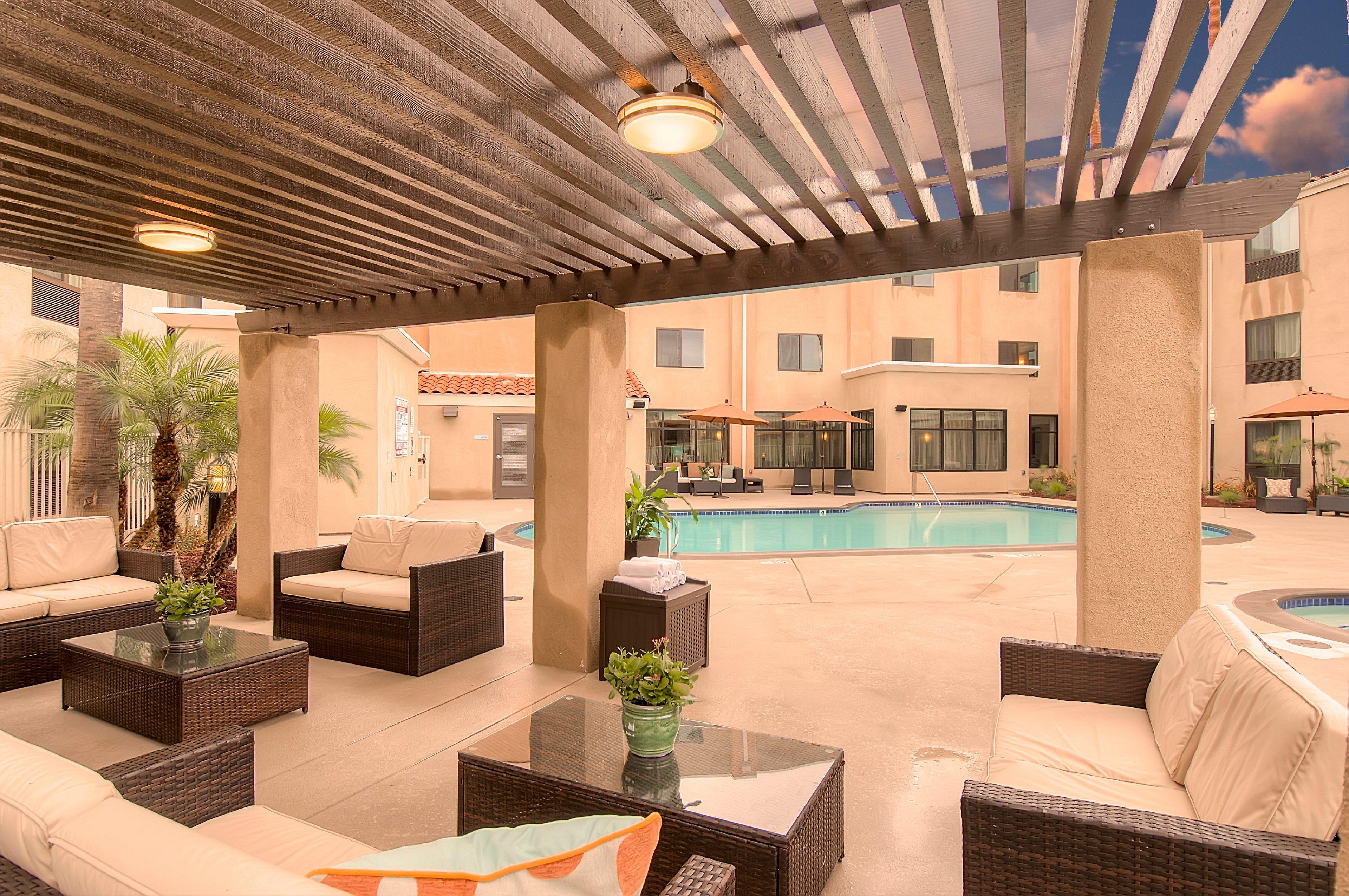 Holiday Inn Express Hotel & Suites Carlsbad Beach By Ihg Exterior photo