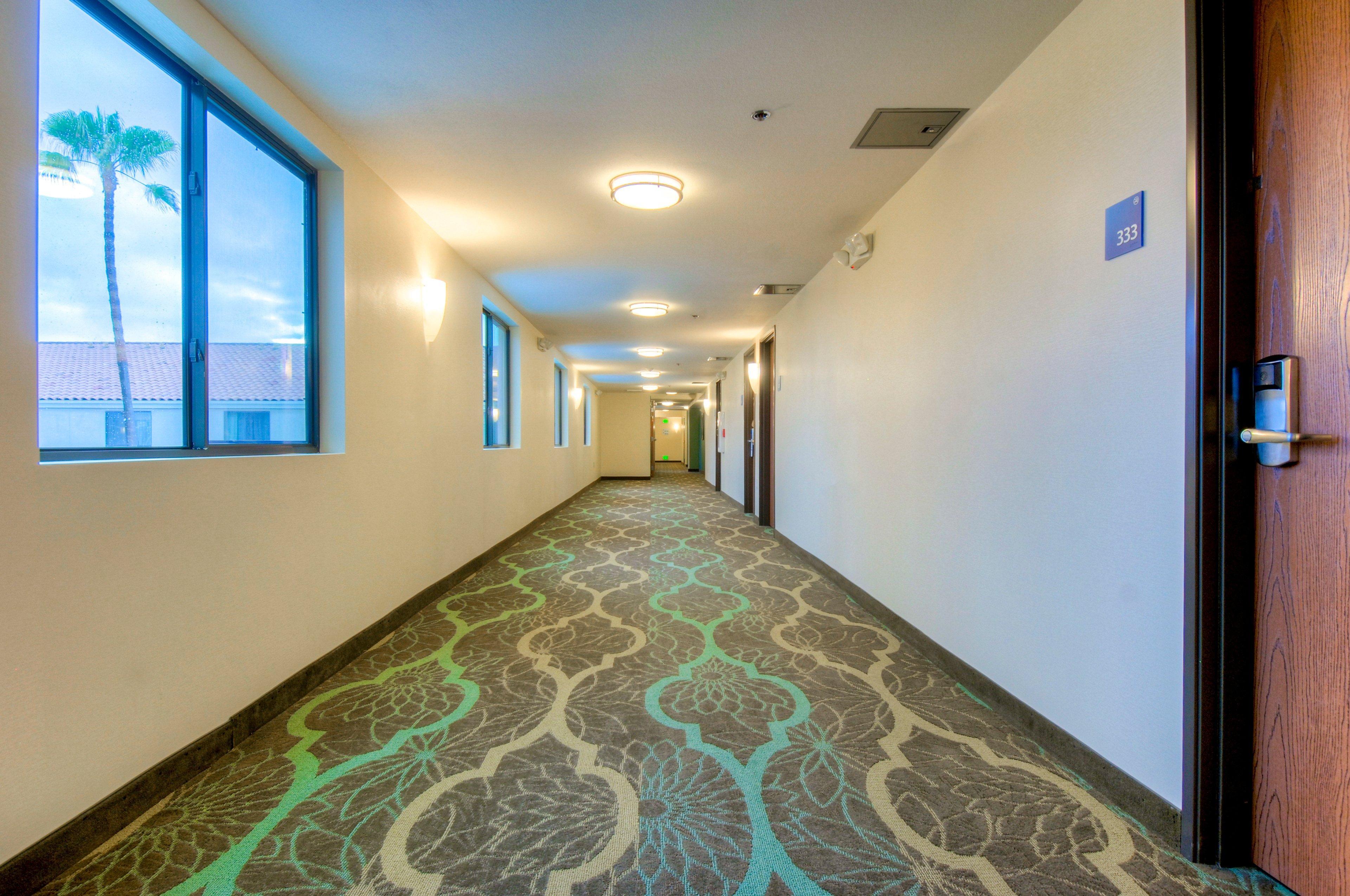 Holiday Inn Express Hotel & Suites Carlsbad Beach By Ihg Exterior photo