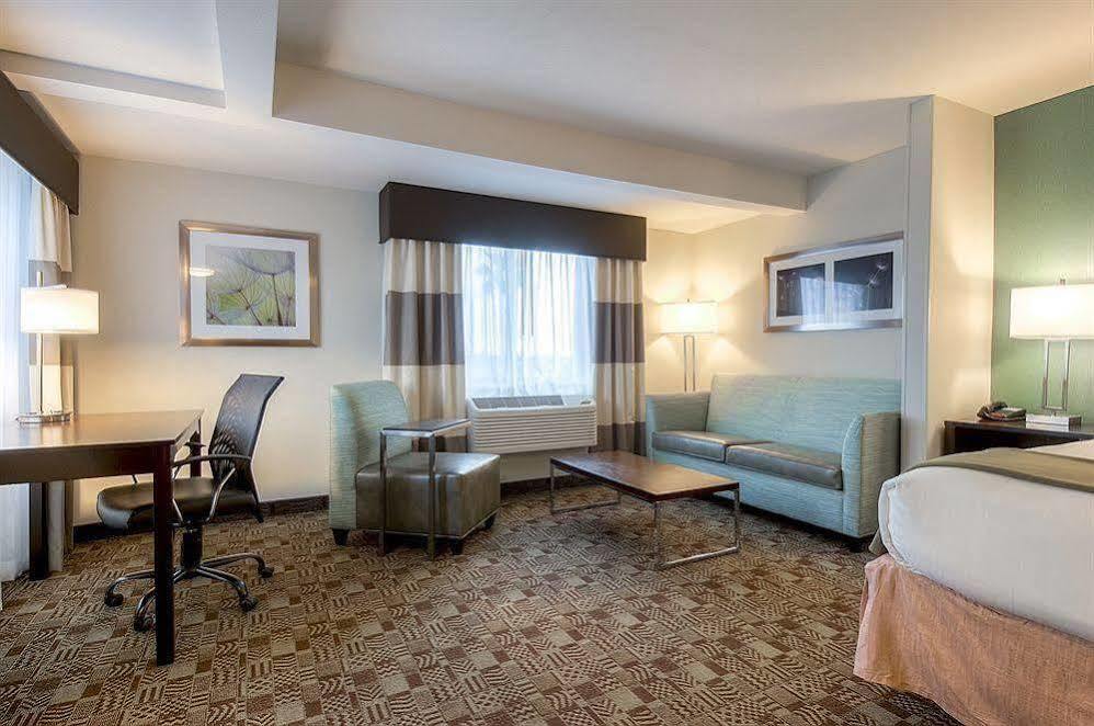 Holiday Inn Express Hotel & Suites Carlsbad Beach By Ihg Exterior photo